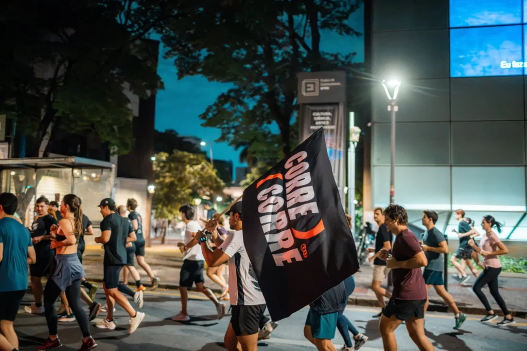 Bandeira do Corre Corre durante a corrida de 5 km em BH