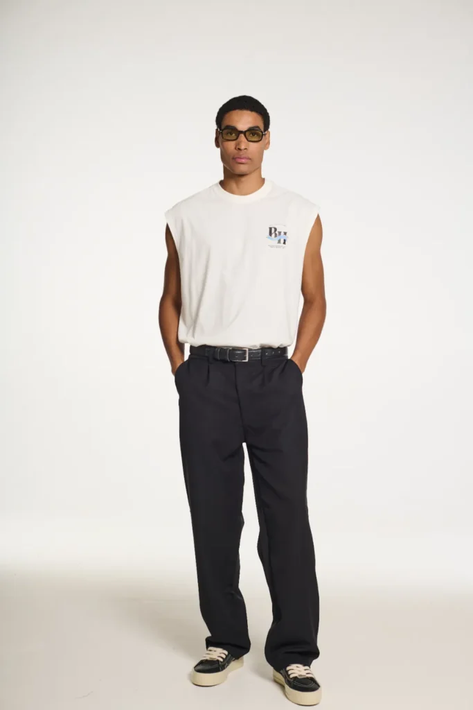 Calça alfaiataria masculina reta preta com regata branca